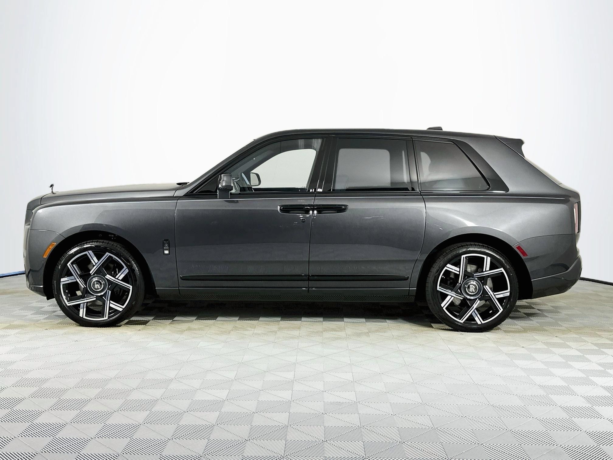 New 2027 Rolls-Royce Cullinan Black Badge AWD/4WD image 3