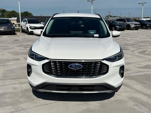 Used 2023 Ford Escape Platinum w/ Premium Technology Package AWD/4WD image 2