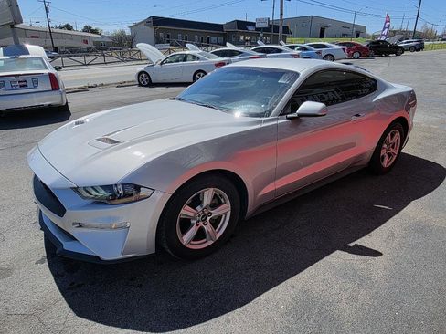 Used 2018 Ford Mustang Coupe image 8
