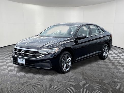 Used 2024 Volkswagen Jetta SE FWD image 3