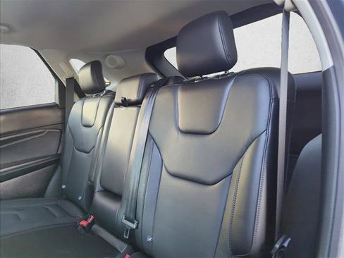 Used 2019 Ford Edge Titanium image 23