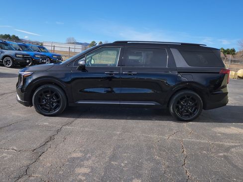 Used 2025 Kia Carnival SX Prestige image 5