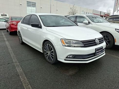 Used 2016 Volkswagen Jetta Sport image 6
