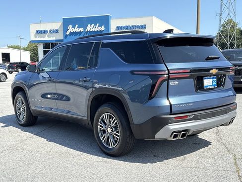 Used 2025 Chevrolet Traverse LT FWD image 23