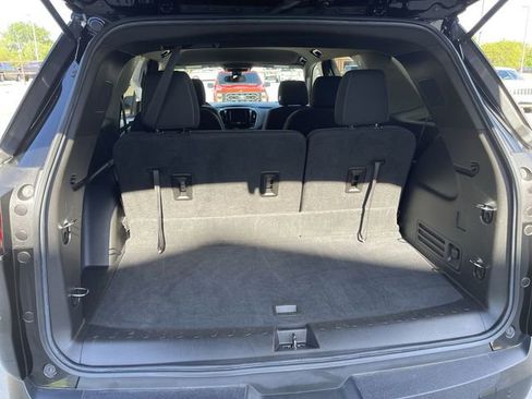 Used 2022 Chevrolet Traverse LT FWD image 23