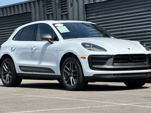 Certified 2025 Porsche Macan Turbo AWD/4WD image 10
