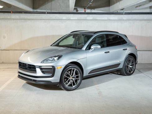 Certified 2023 Porsche Macan AWD/4WD image 1