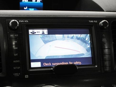 Used 2011 Toyota Sienna Limited w/ Premium Pkg image 8