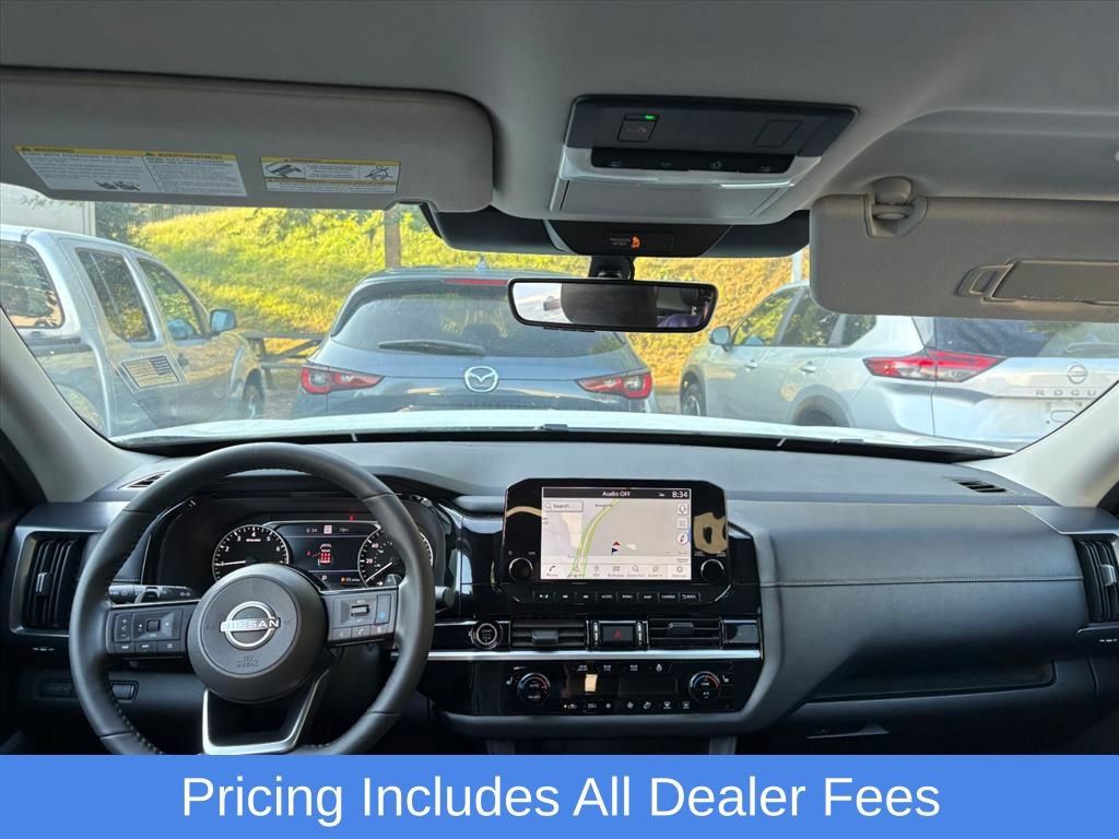 Used 2024 Nissan Pathfinder SL AWD/4WD image 6