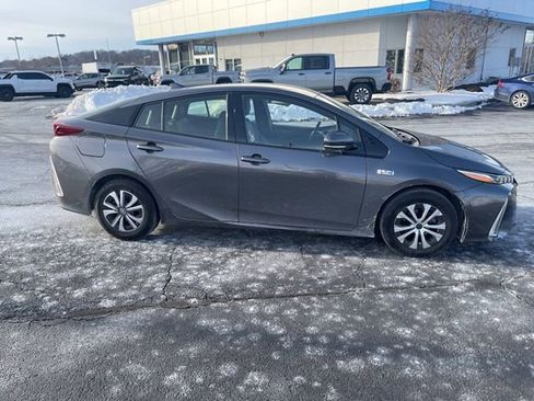 Used 2017 Toyota Prius Prime Premium image 4