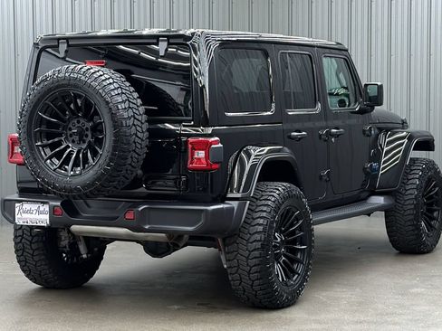 Used 2025 Jeep Wrangler Unlimited Sahara AWD/4WD image 5