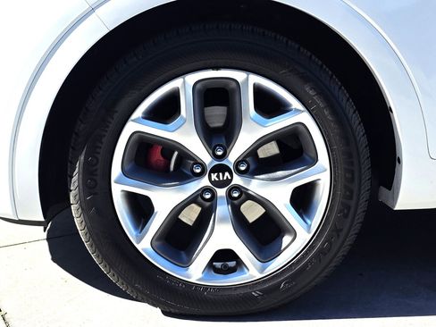 Used 2019 Kia Sorento SX image 9