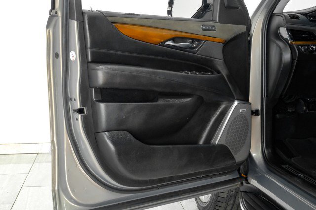 Used 2018 Cadillac Escalade ESV Luxury RWD image 53