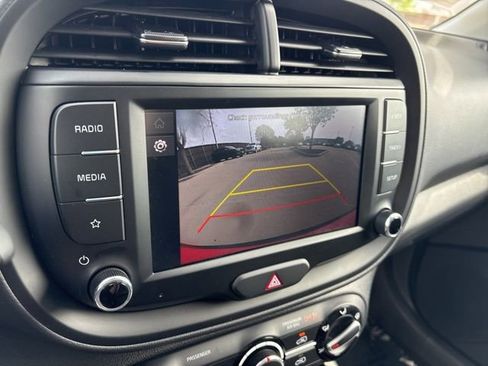 Used 2025 Kia Soul LX w/ LX Technology Package FWD image 10
