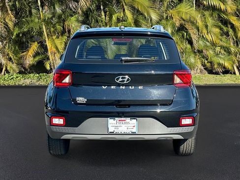 Used 2025 Hyundai Venue SEL FWD image 6