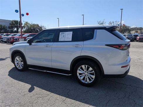 Used 2025 Mitsubishi Outlander ES image 6