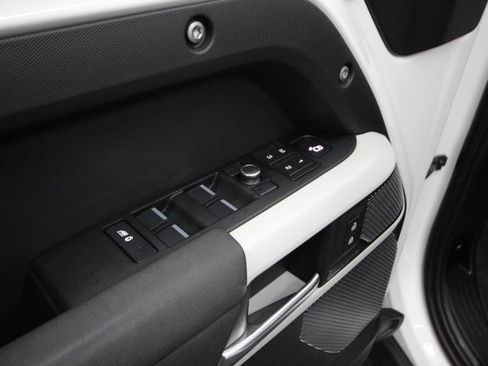 Used 2020 Land Rover Defender 110 SE image 14