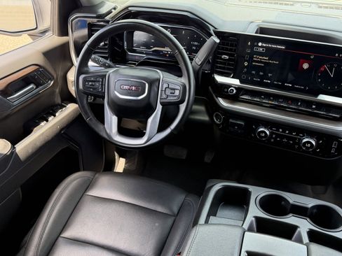 Certified 2025 GMC Sierra 1500 SLT image 15