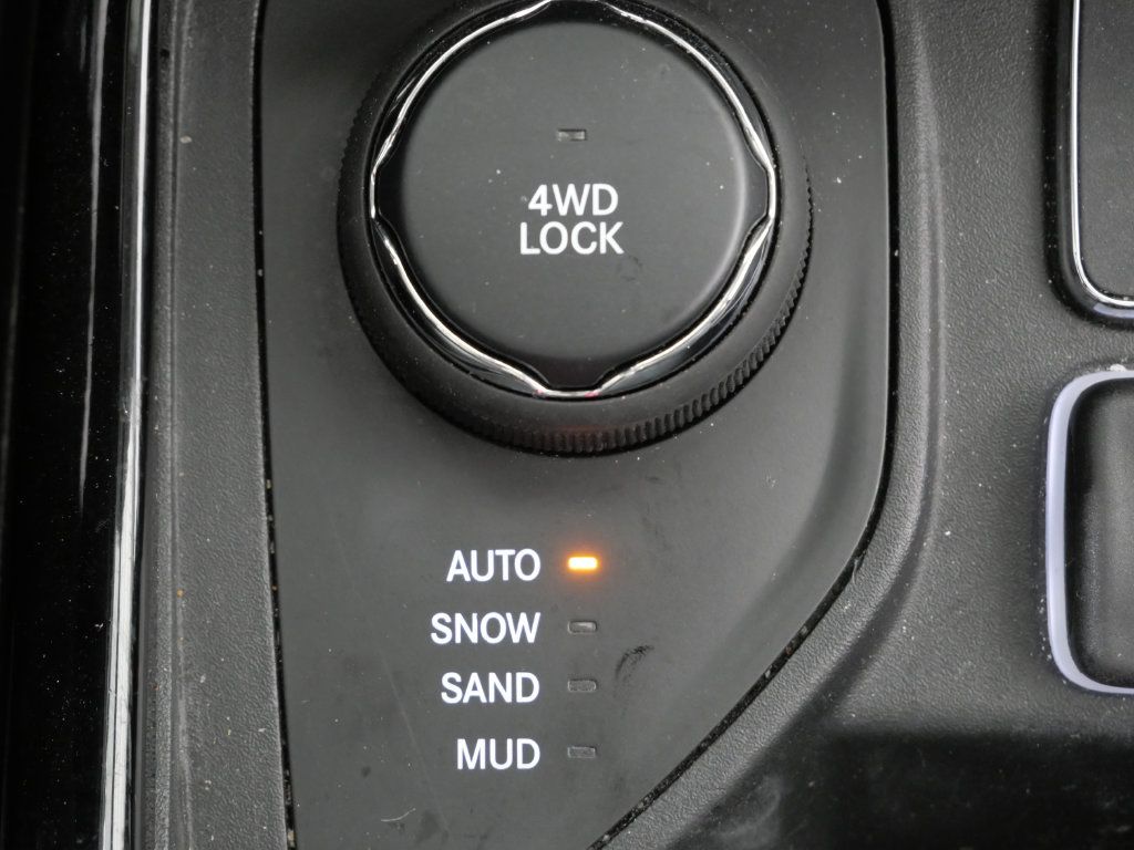 Used 2021 Jeep Compass Latitude w/ Sun and Sound Group AWD/4WD image 21