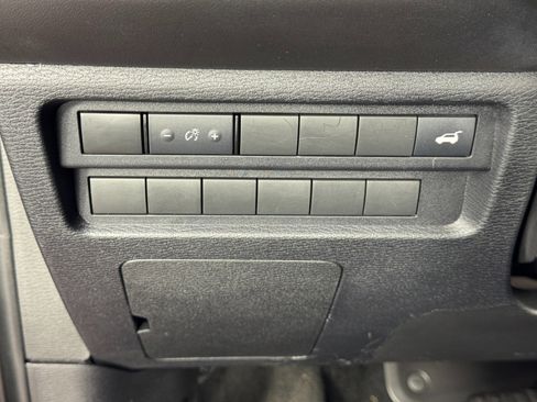 Used 2022 Mitsubishi Outlander SE image 16