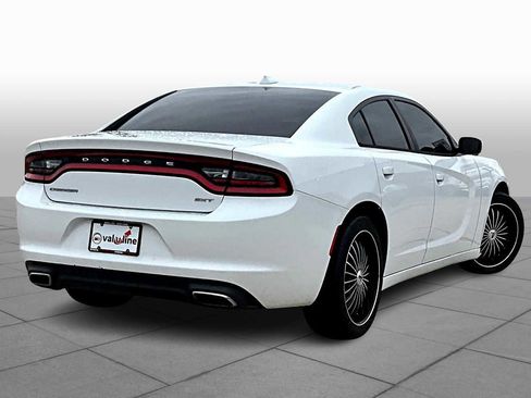 Used 2015 Dodge Charger SXT image 12