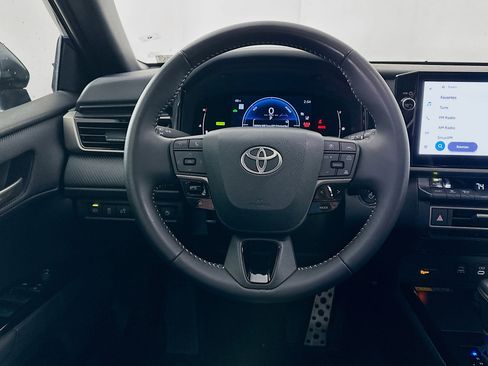 Used 2025 Toyota Camry SE w/ Multimedia Upgrade Package image 17