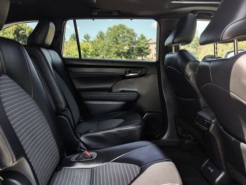 Used 2022 Toyota Highlander XSE image 37