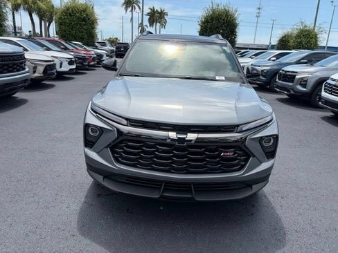 Used 2025 Chevrolet TrailBlazer RS FWD image 2