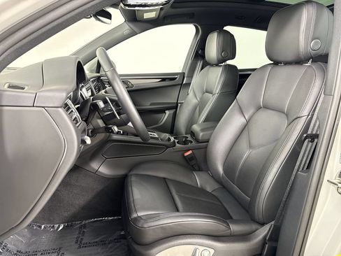 Certified 2025 Porsche Macan S AWD/4WD image 5