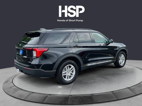 Used 2025 Ford Explorer Active AWD/4WD image 5