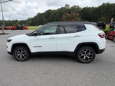 Used 2026 Jeep Compass Limited AWD/4WD image 33