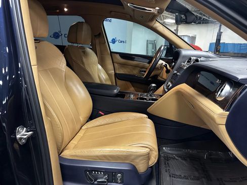 Used 2017 Bentley Bentayga AWD/4WD image 24