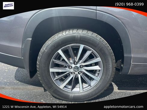 Used 2018 Toyota Highlander XLE AWD/4WD image 14