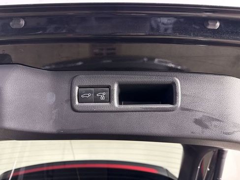 Used 2021 Toyota Venza LE image 34