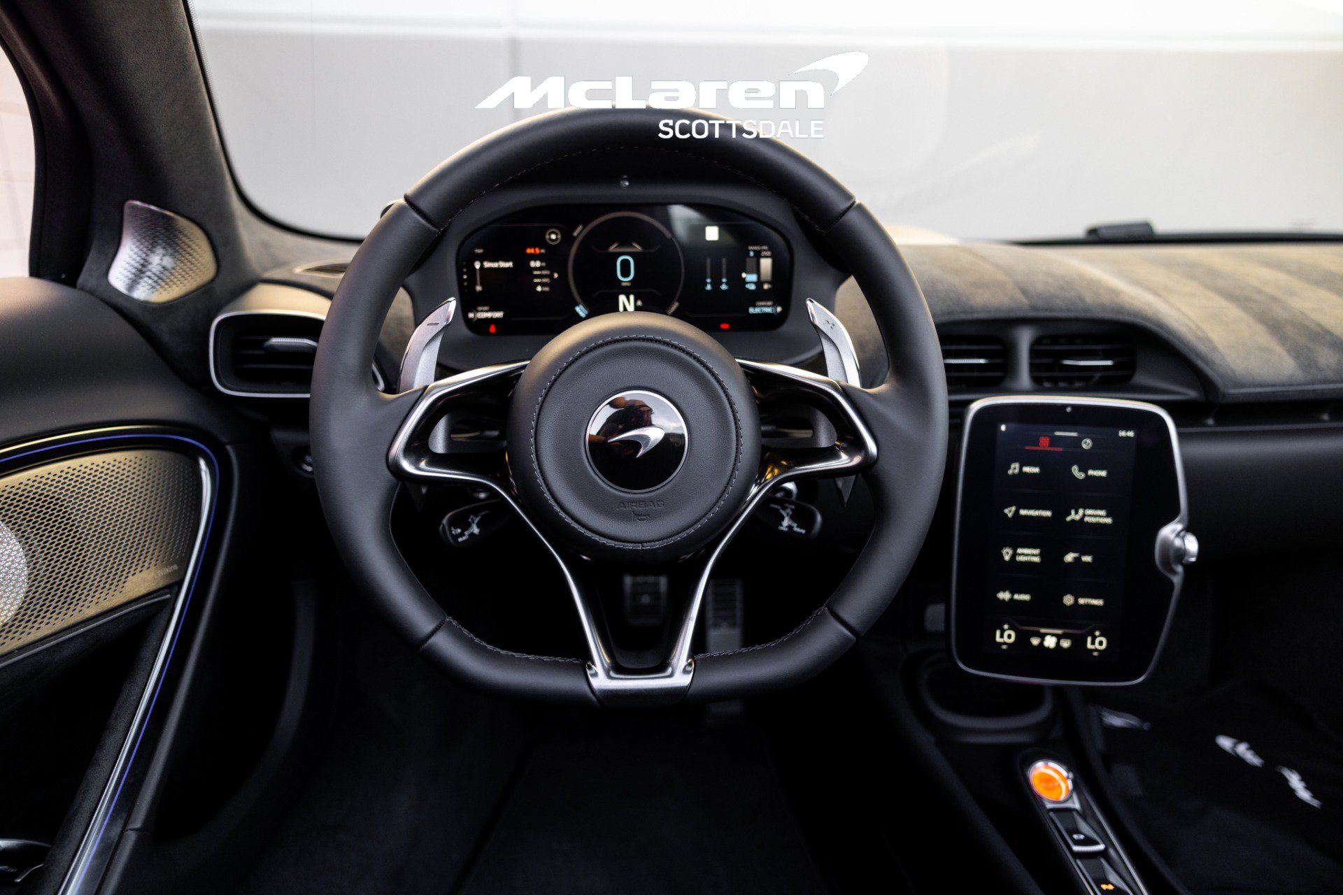 Used 2025 McLaren Artura Spider RWD image 24
