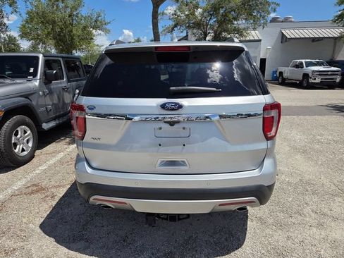 Used 2017 Ford Explorer XLT FWD image 5