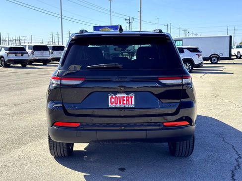 Used 2023 Jeep Grand Cherokee Limited w/ Black Appearance Package image 7