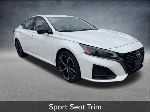 Used 2023 Nissan Altima 2.5 SR AWD/4WD image 5