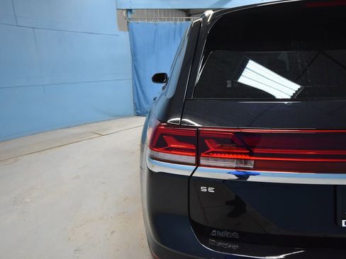 Used 2024 Volkswagen Atlas SE w/ Black Wheel Package image 40