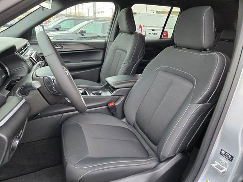 New 2025 Jeep Grand Cherokee Laredo X image 15