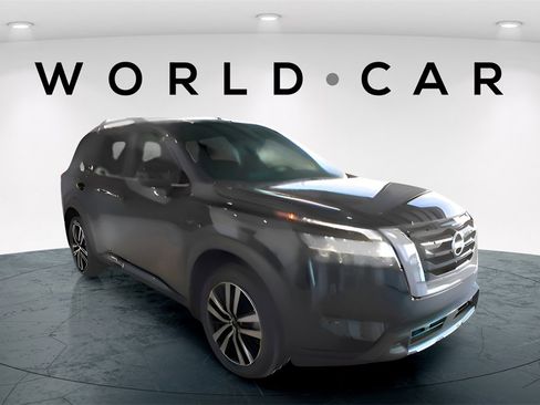 Used 2024 Nissan Pathfinder Platinum w/ Cargo Package image 1