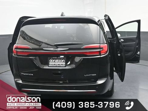 Used 2026 Chrysler Pacifica Limited FWD image 26