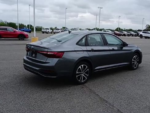 Used 2025 Volkswagen Jetta Sport image 8