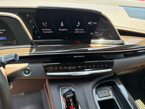 Used 2021 Cadillac Escalade ESV Premium Luxury AWD/4WD image 28