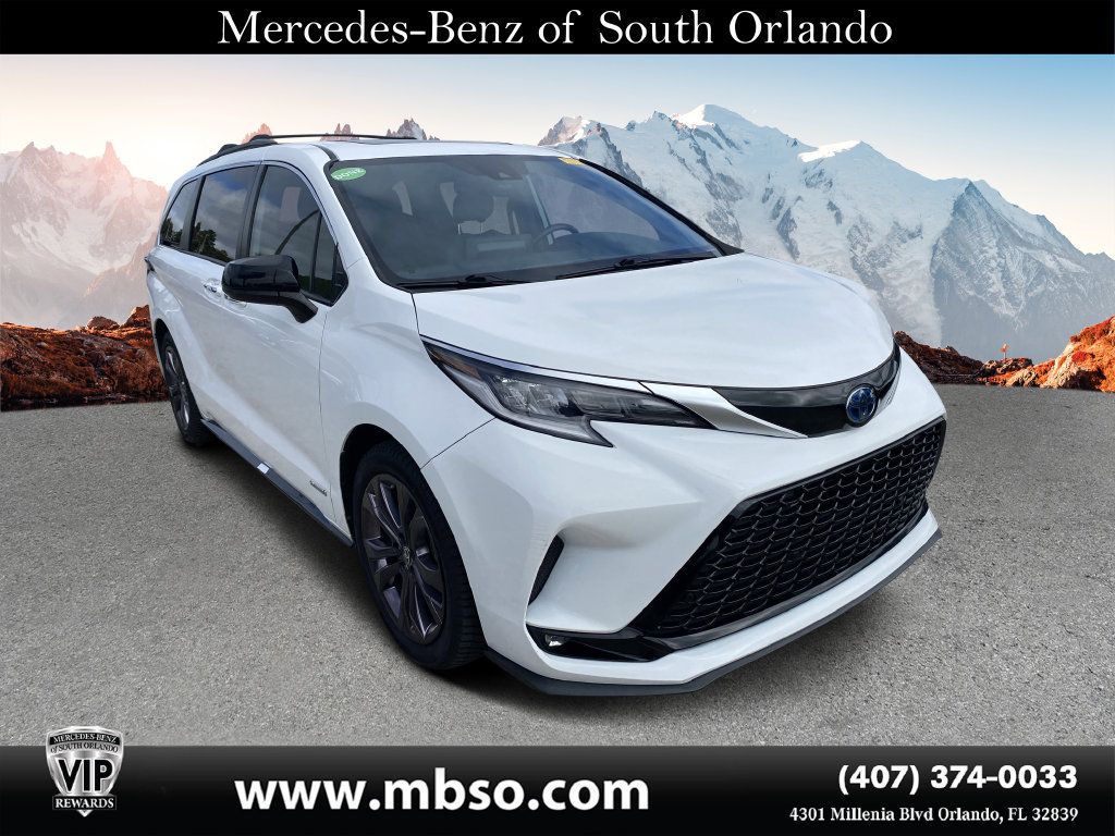 Used 2021 Toyota Sienna XSE FWD image 1