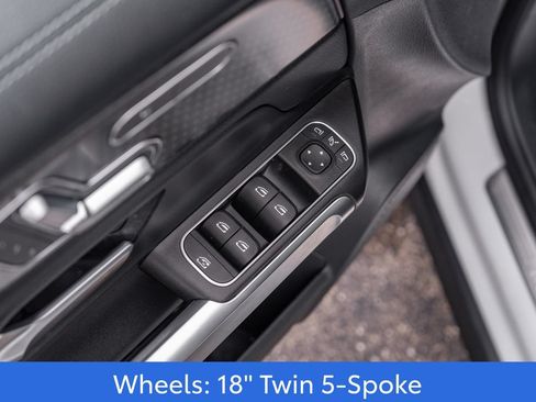 Used 2024 Mercedes-Benz GLB 250 4MATIC w/ Winter Heating Package image 19