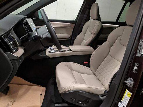 New 2026 Volvo XC90 B5 Plus image 11