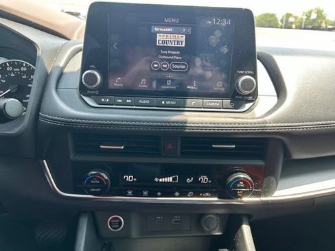 Used 2023 Nissan Rogue SV FWD image 25