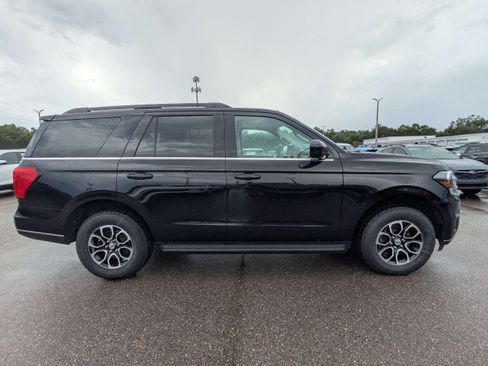 Used 2024 Ford Expedition XLT AWD/4WD image 2
