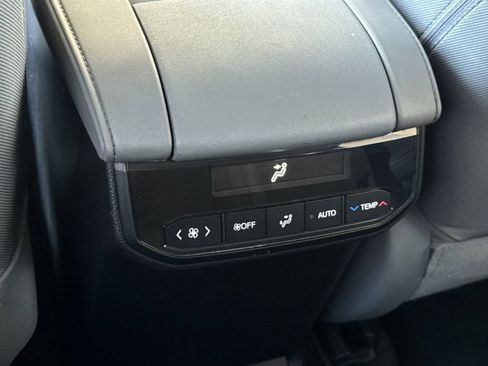 Used 2023 Toyota Highlander L FWD image 16